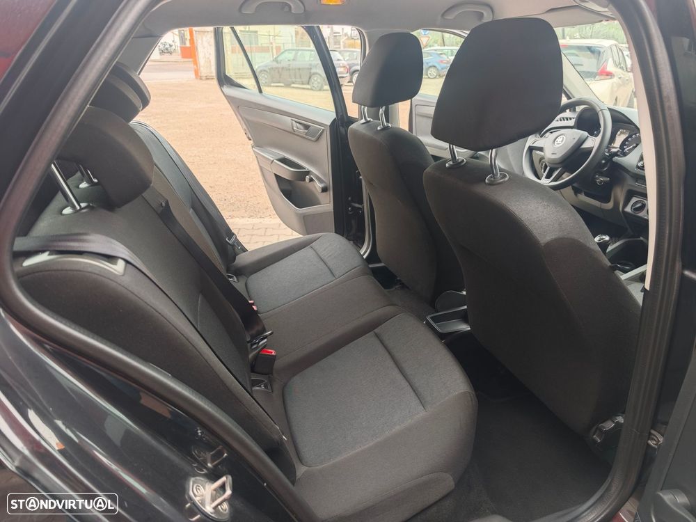 Skoda Fabia 1.0 Active - 10