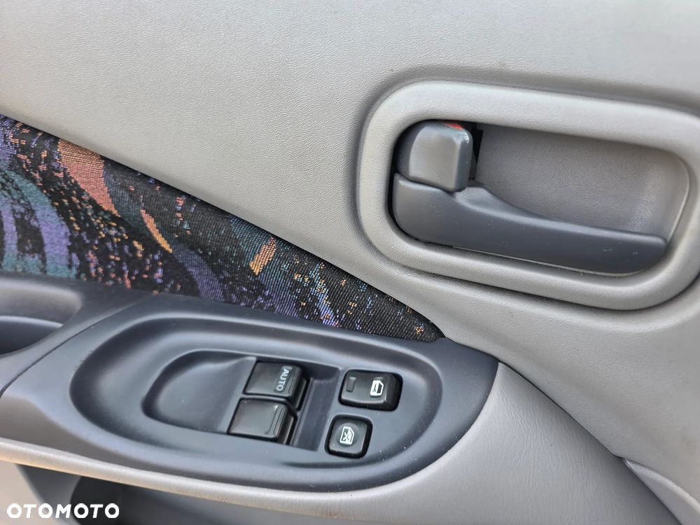 Nissan Almera 1.5 Comfort High - 10