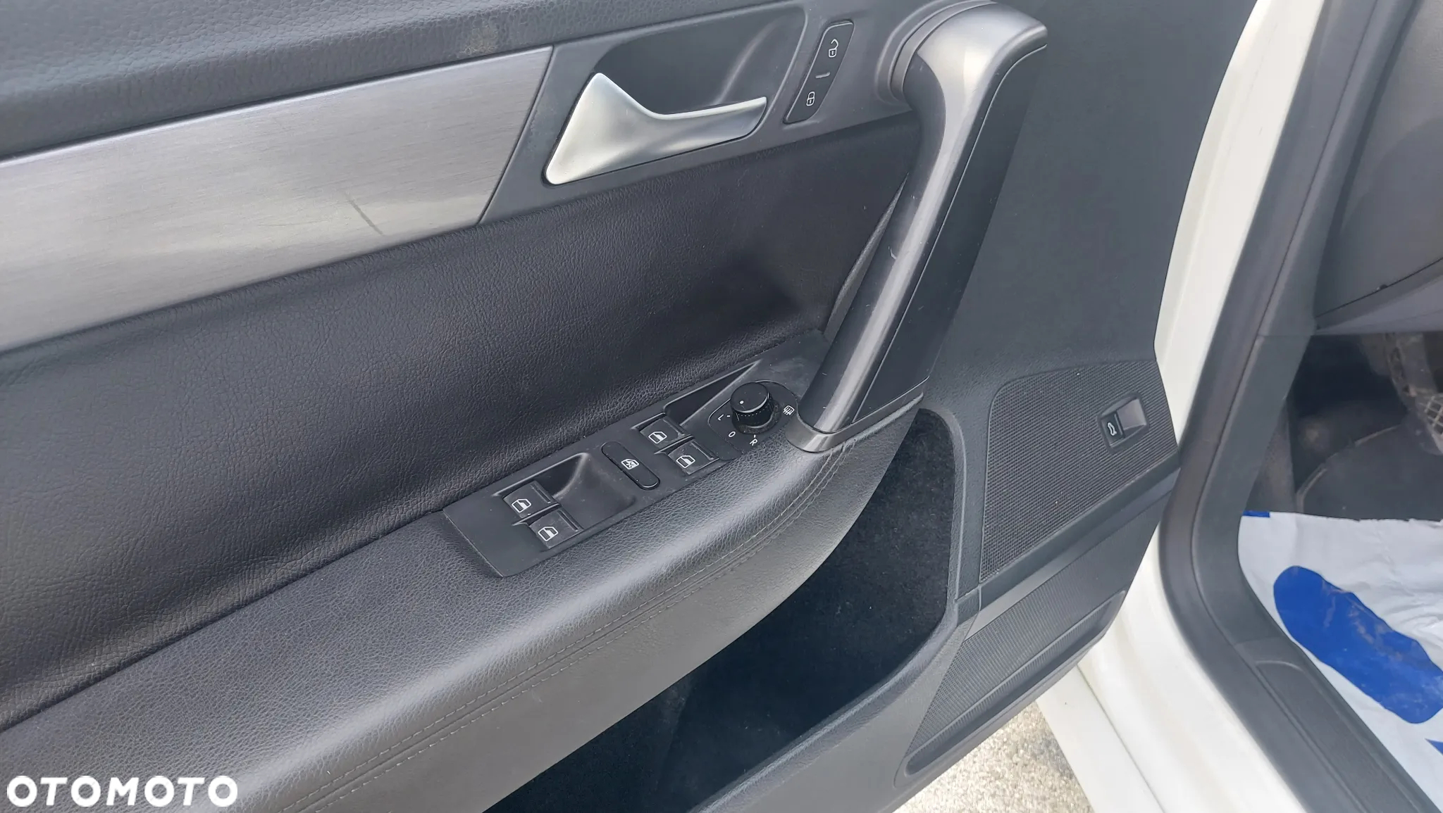 Volkswagen Passat 1.6 TDI DPF BlueMot Highline - 16