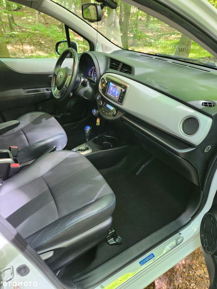 Toyota Yaris Hybrid 100 Premium - 15