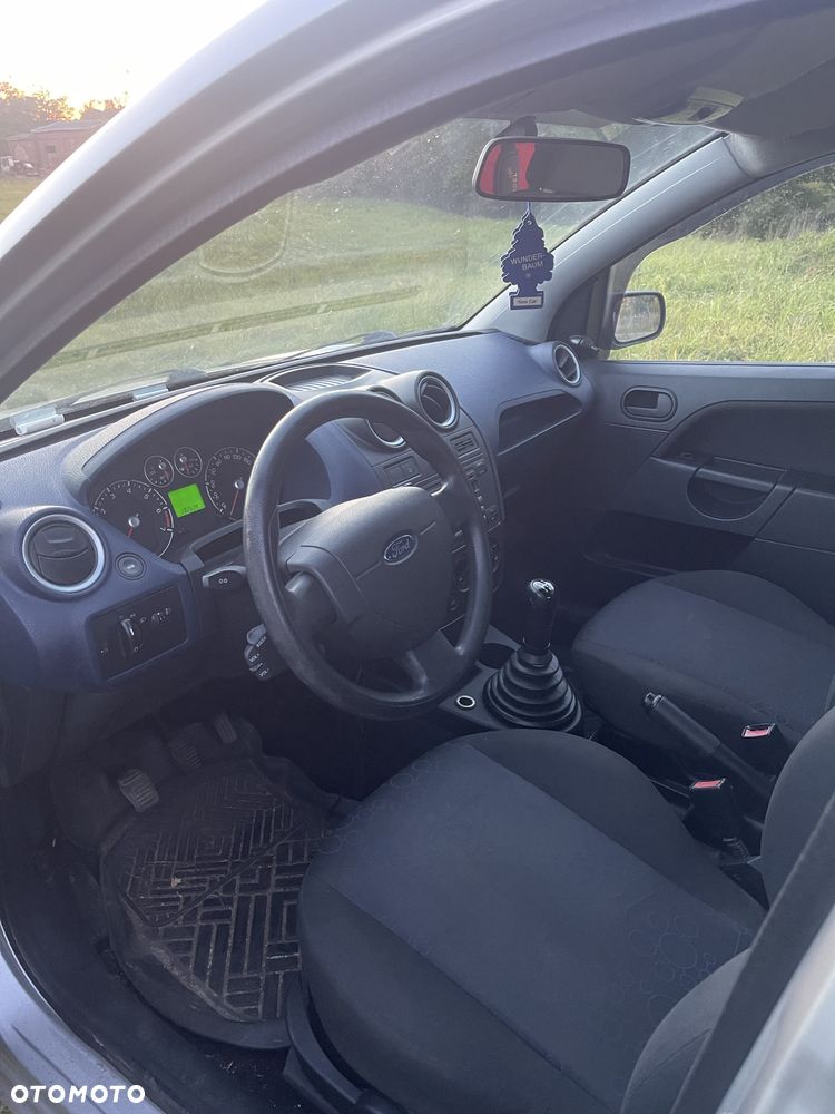Ford Fiesta - 8