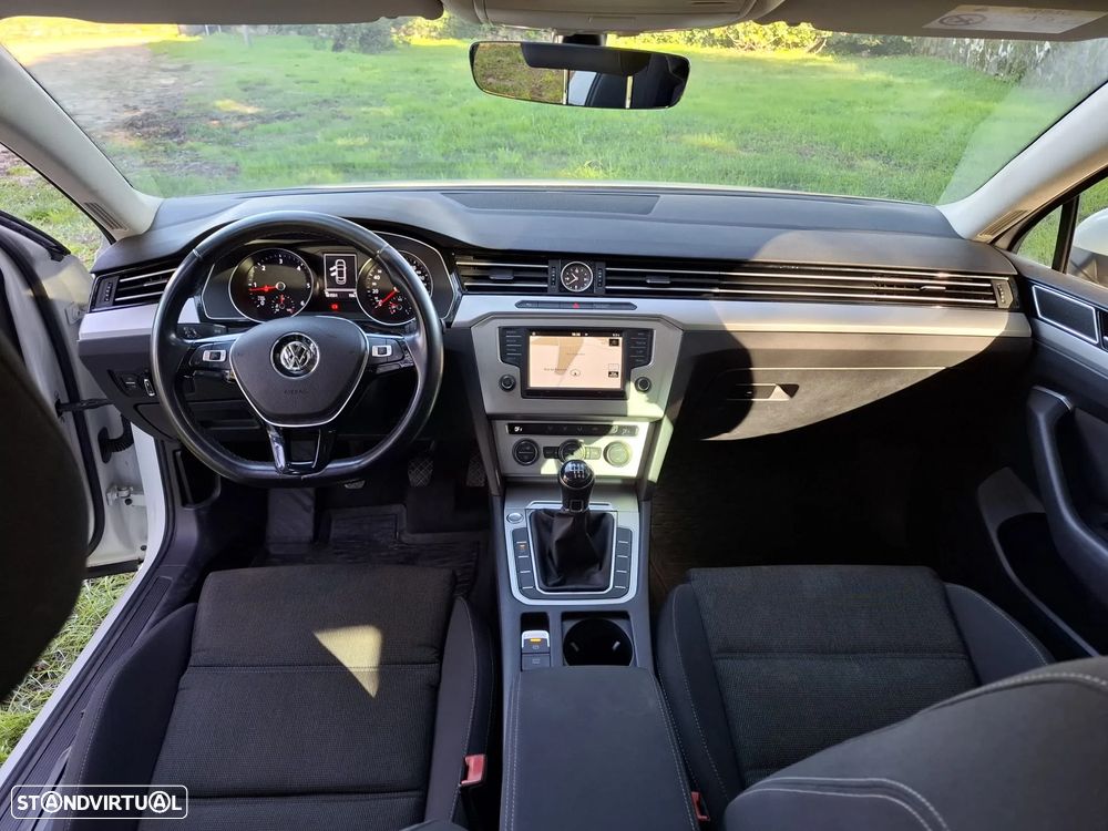 VW Passat 1.6 TDI Trendline - 23