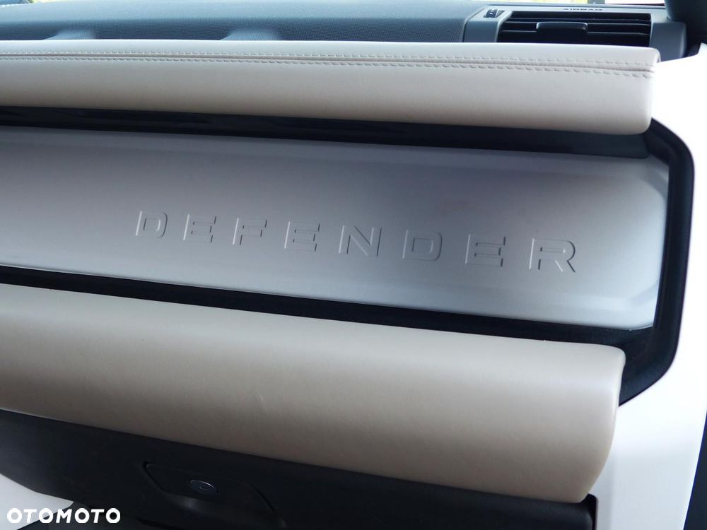 Land Rover Defender 3.0 D300 mHEV HSE - 22