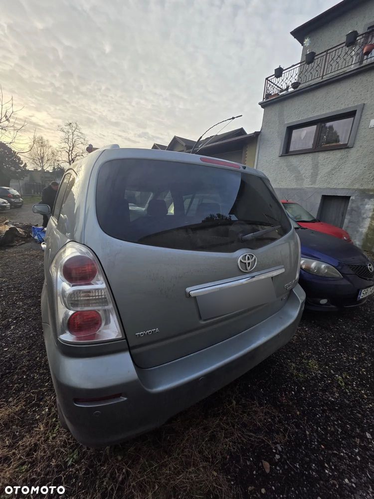 Toyota Corolla Verso 2.2 D-4D Premium - 4