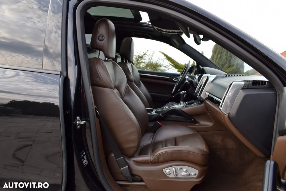 Porsche Cayenne 4.2 L S - 27