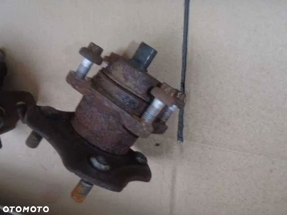 piasta łożysko czujnik abs bęben tył tylne zawieszenie toyota yaris I - 3