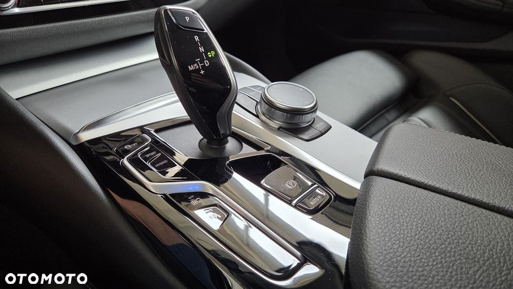 BMW Seria 5 530e xDrive M Sport sport - 26