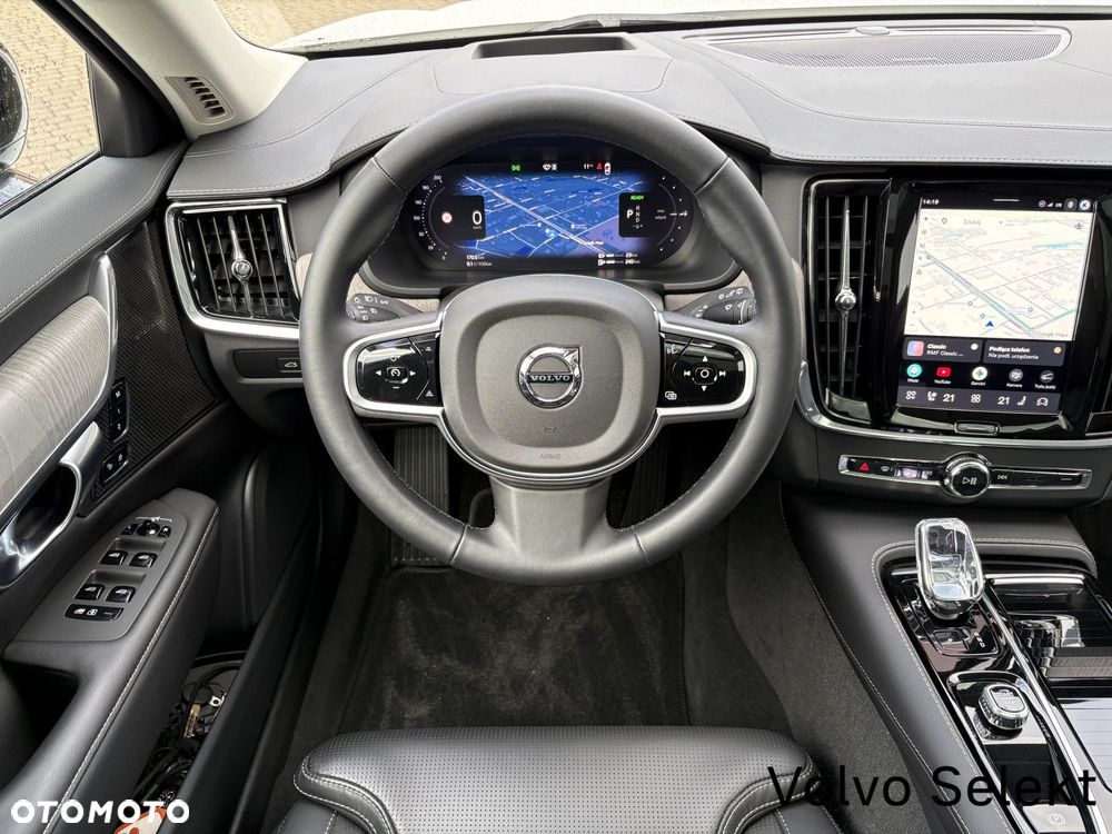 Volvo V90 2025