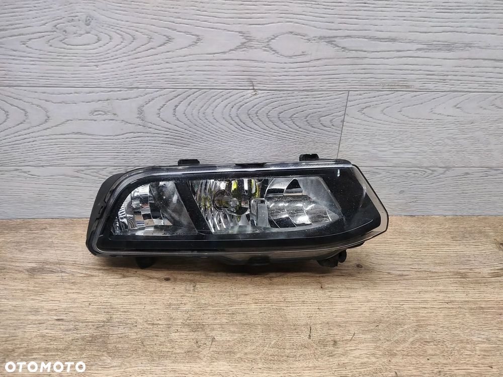 Volkswagen Polo V 6R 2015 Przód strona prawa Lampy przeciwmgielne - 1