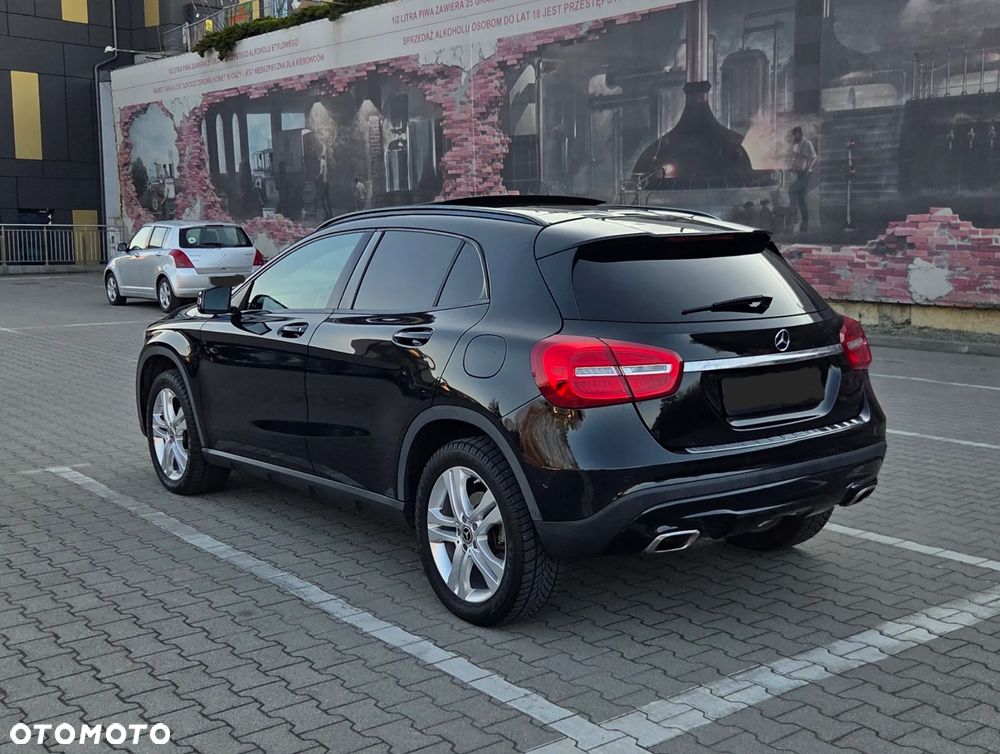 Mercedes-Benz GLA 220 d 4Matic 7G-DCT Style - 3