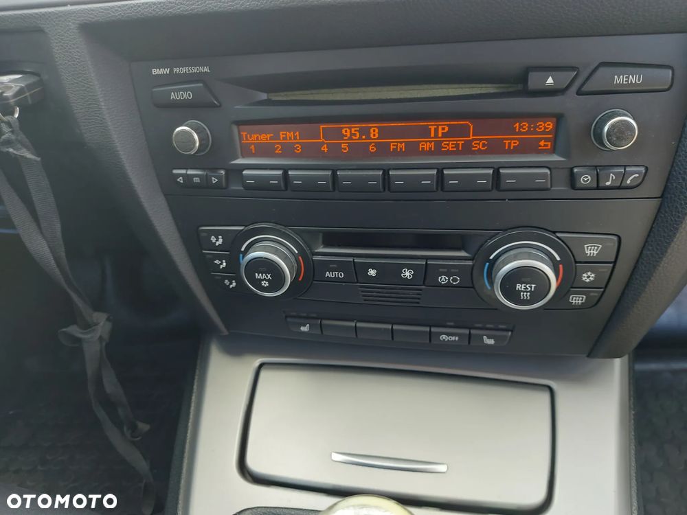 BMW Seria 3 318i - 23