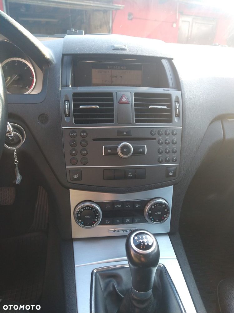 Mercedes-Benz Klasa C 200 CDI BlueEff Avantgarde - 3