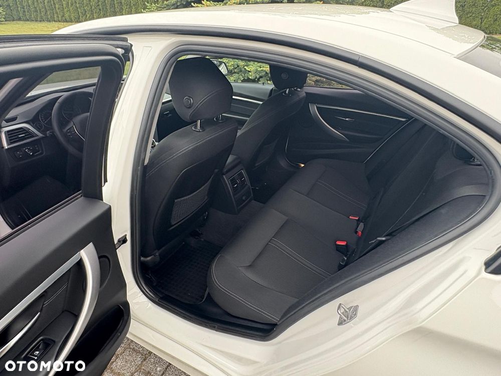 BMW Seria 3 318i M Sport - 15