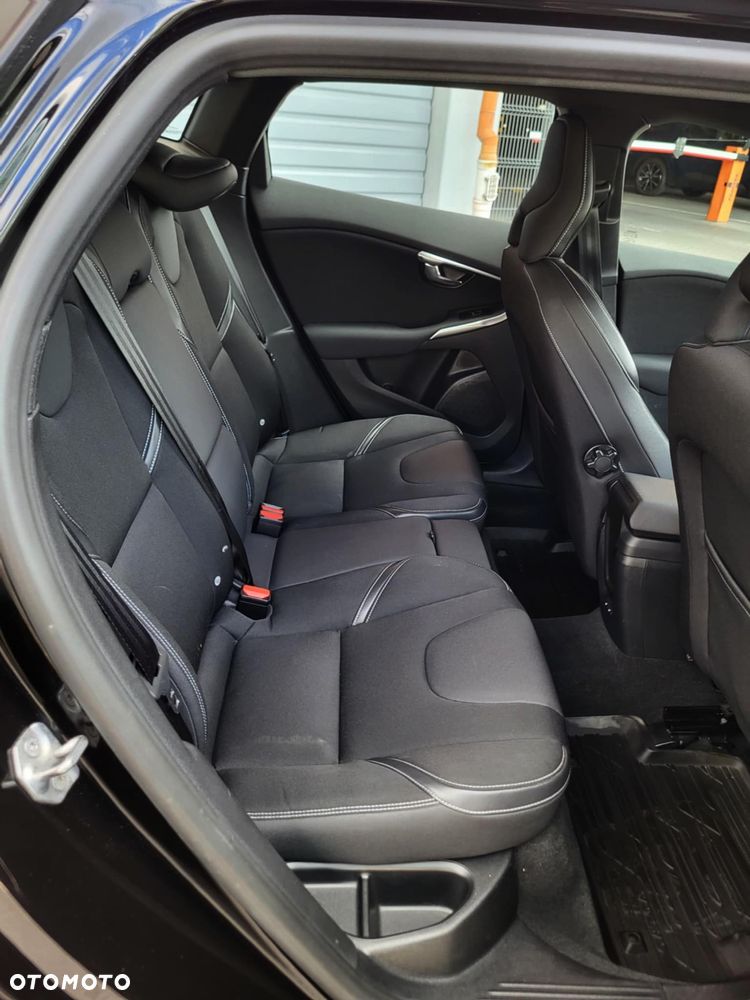 Volvo V40 D3 Drive-E Momentum - 9