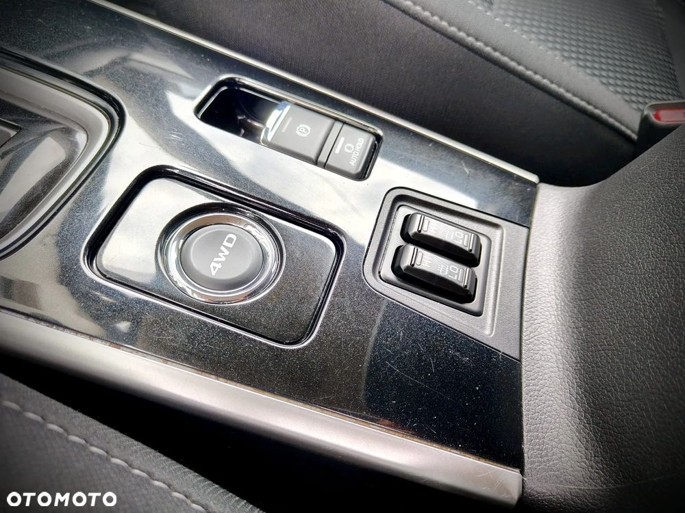 Mitsubishi Outlander - 11