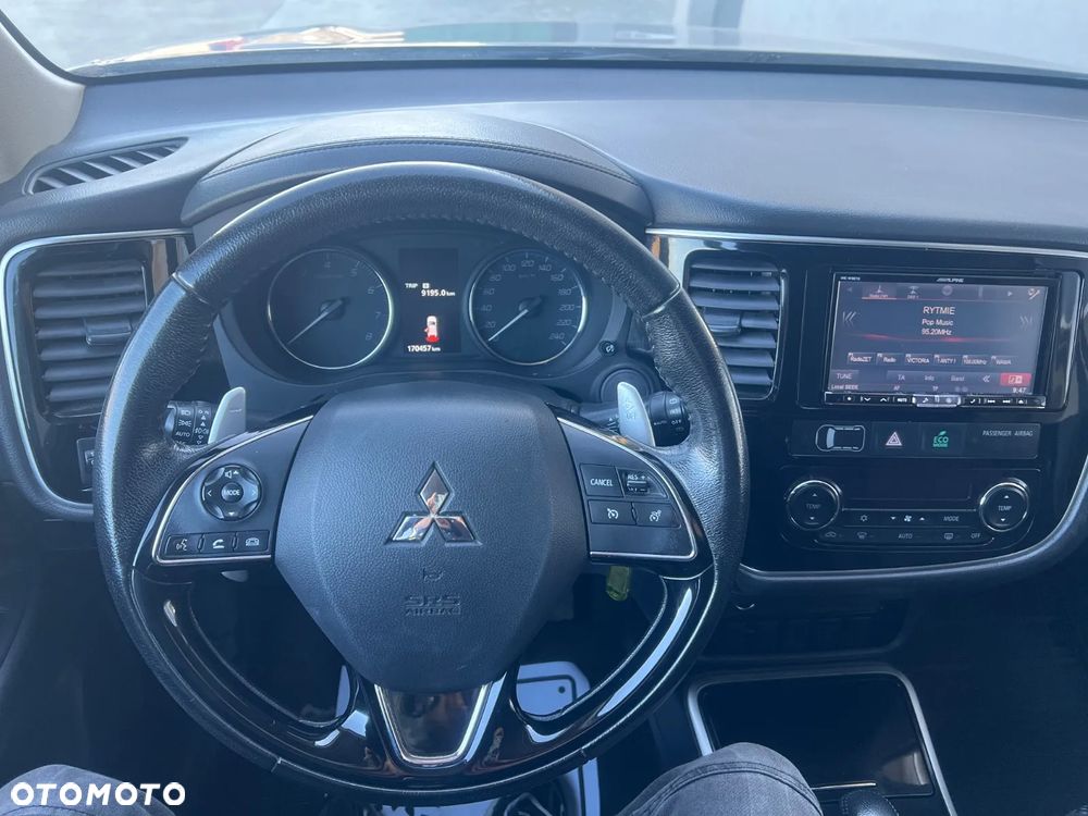 Mitsubishi Outlander 2.0 Intense 4WD CVT - 17