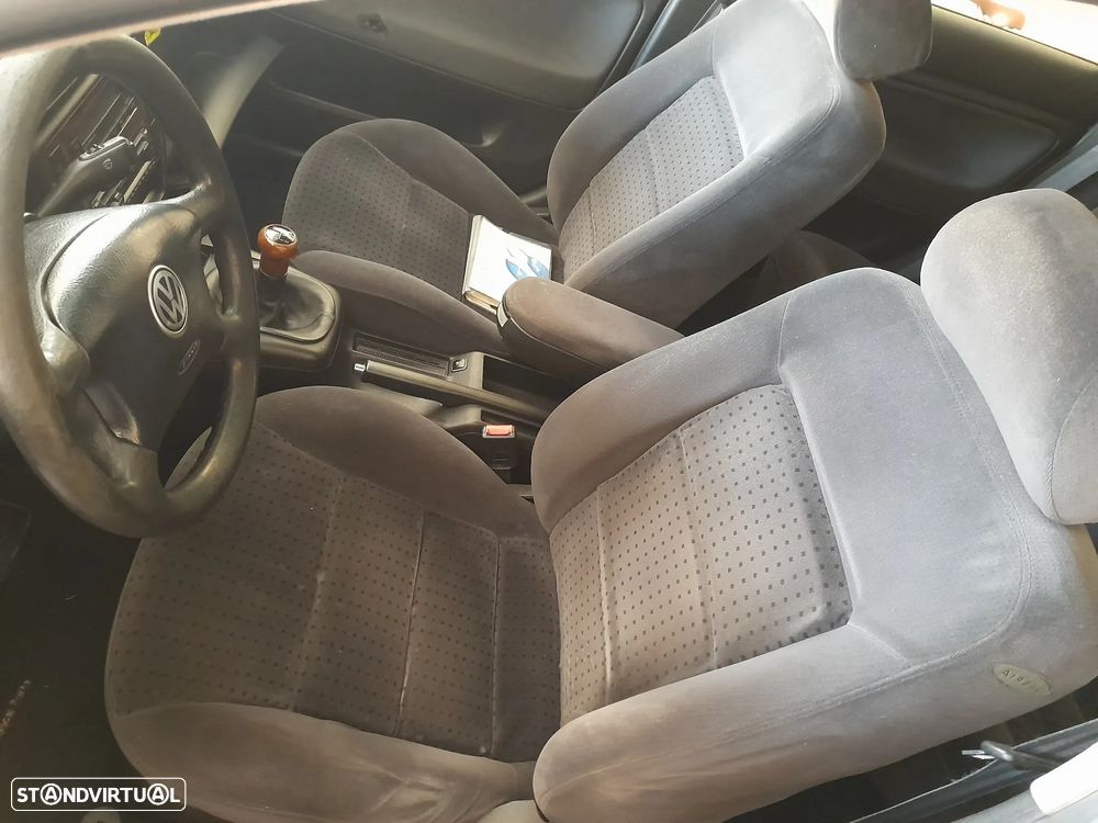 VW Passat 1.9 TDi Confortline Top - 11