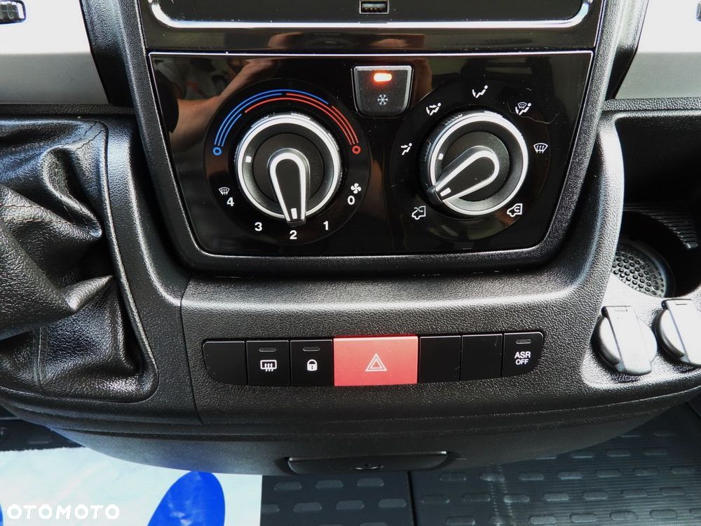 Fiat DUCATO WINDA 8 PALET TEMPOMAT NAWIGACJA LEDY KLIMATYZACJA  130KM - 37
