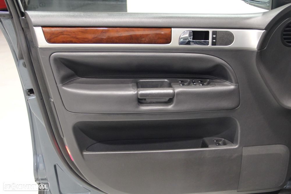 VW Touareg 3.0 TDI V6 Tiptronic - 7