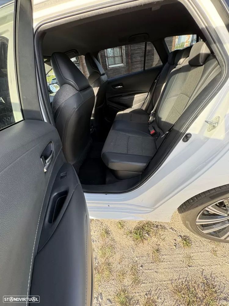 Toyota Corolla Touring Sports 1.8 Hybrid Comfort+P.Sport - 10