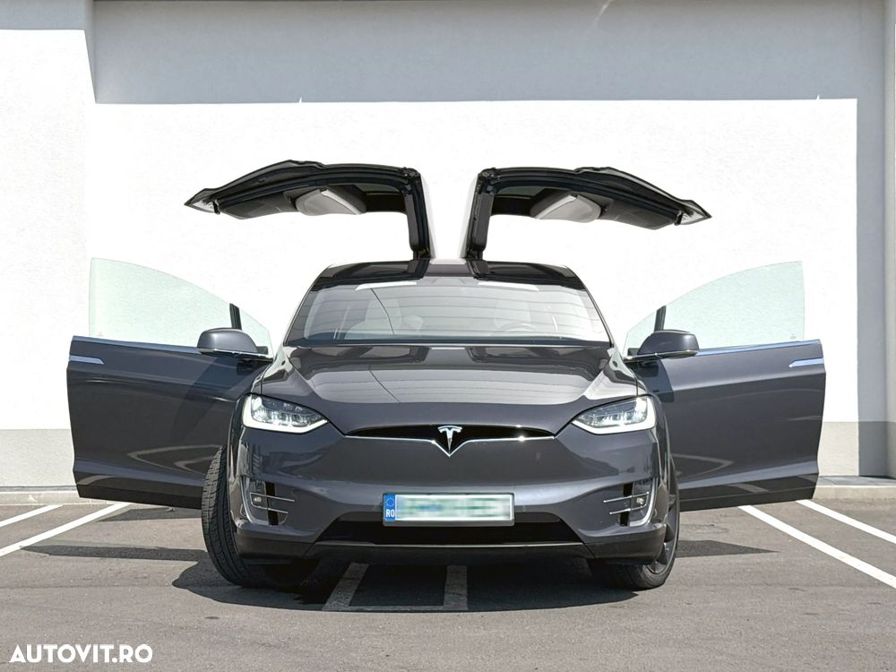 Tesla Model X - 6