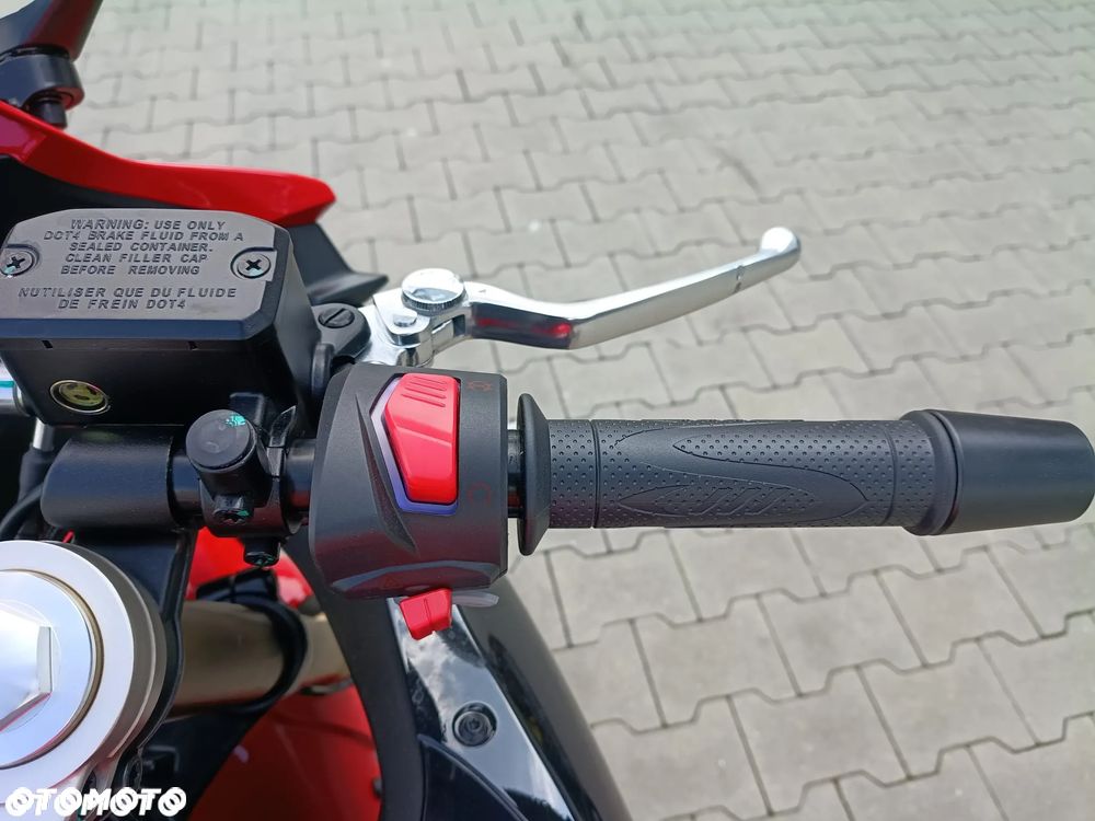 QJMOTOR SRK 125R - 7