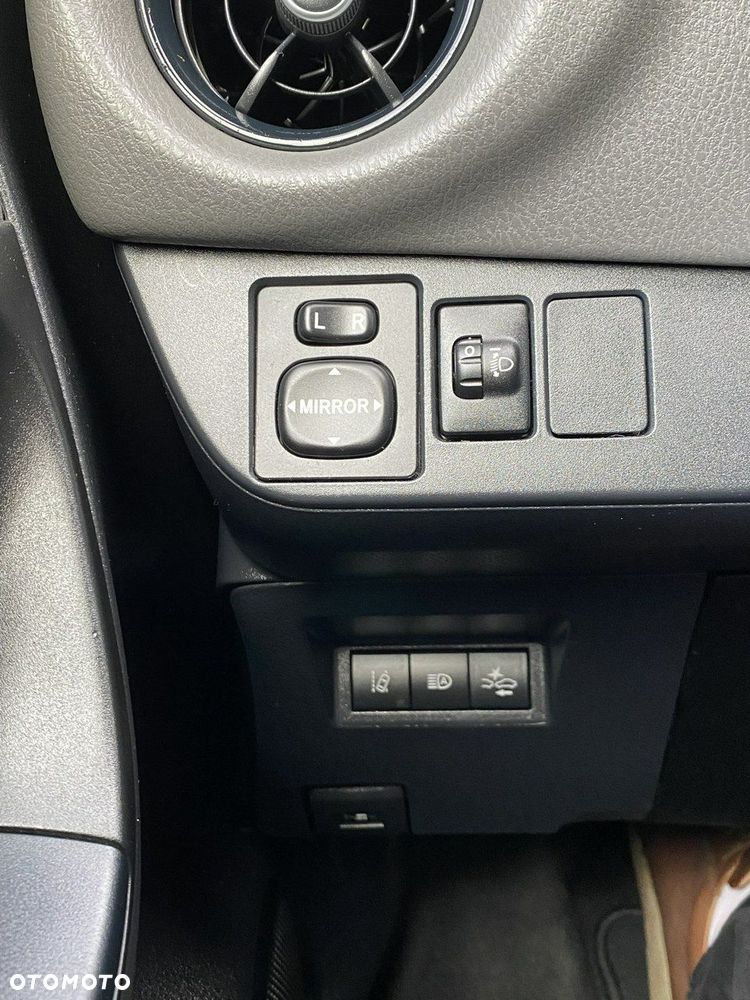 Toyota Yaris - 20
