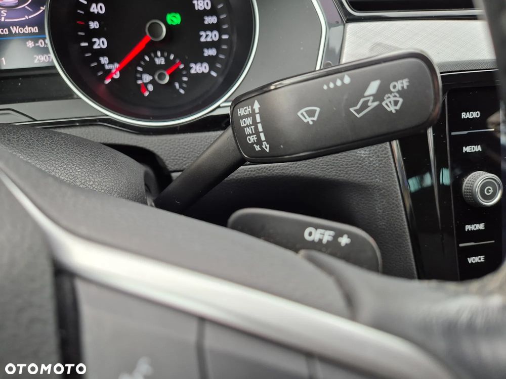 Volkswagen Passat 2.0 TSI Business DSG - 23
