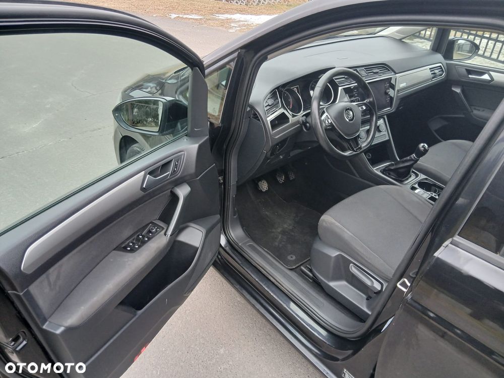 Volkswagen Touran 1.6 TDI BMT Comfortline - 16