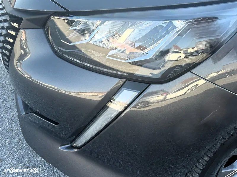 Peugeot 208 1.2 PureTech Allure EAT8 - 8