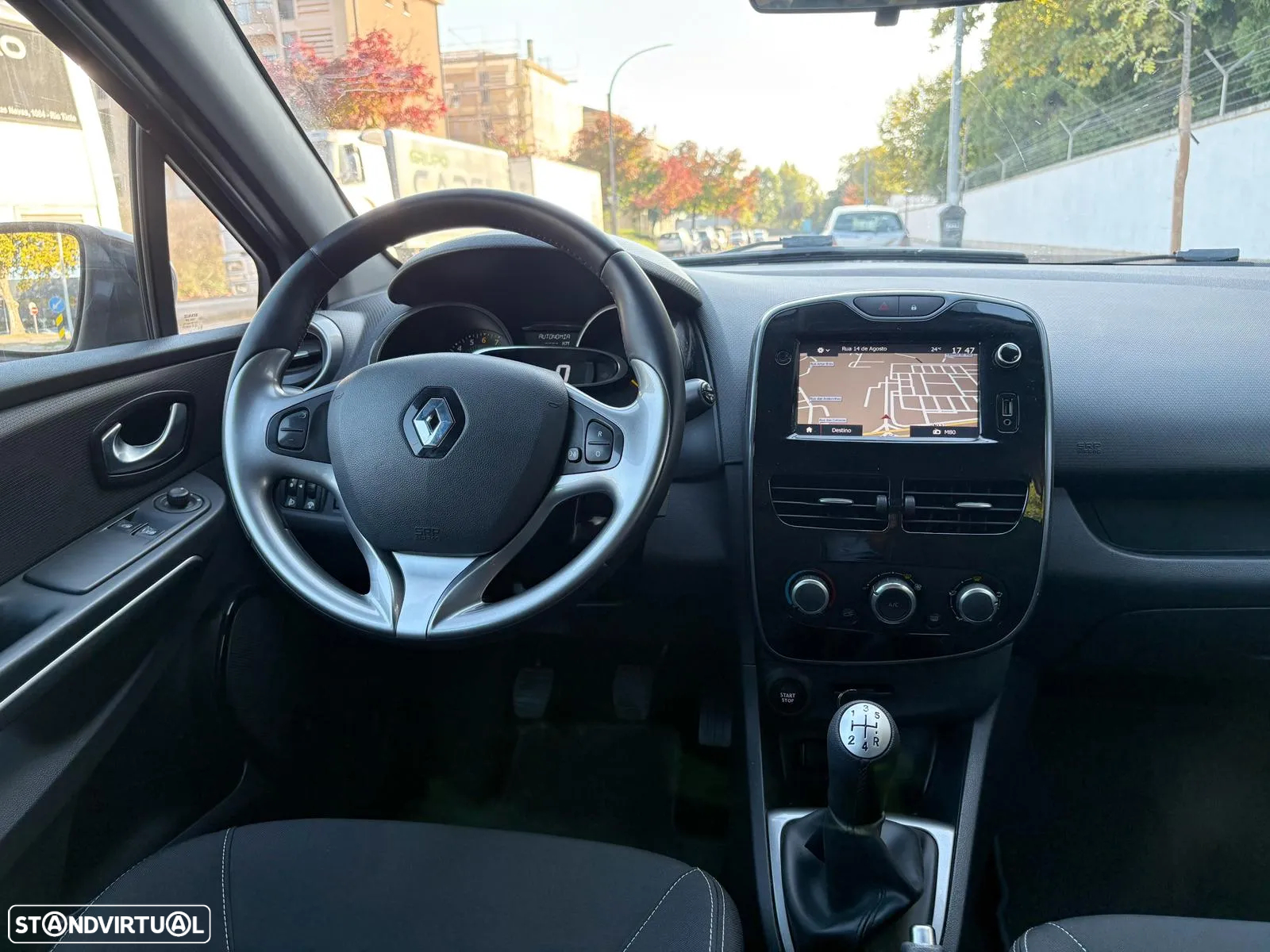 Renault Clio 0.9 TCe Limited Edition - 17