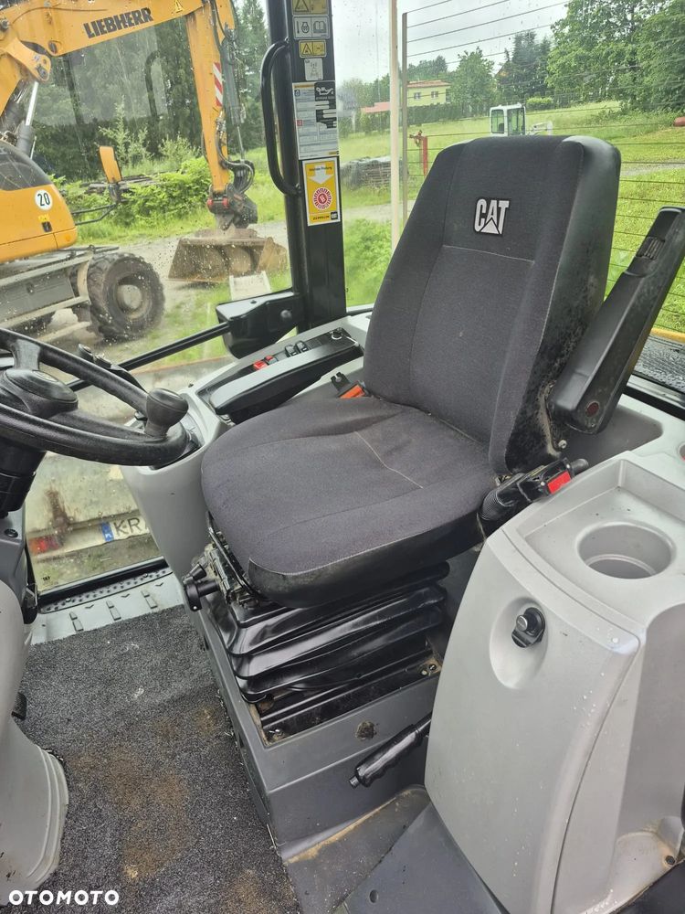 Caterpillar 907 - 16