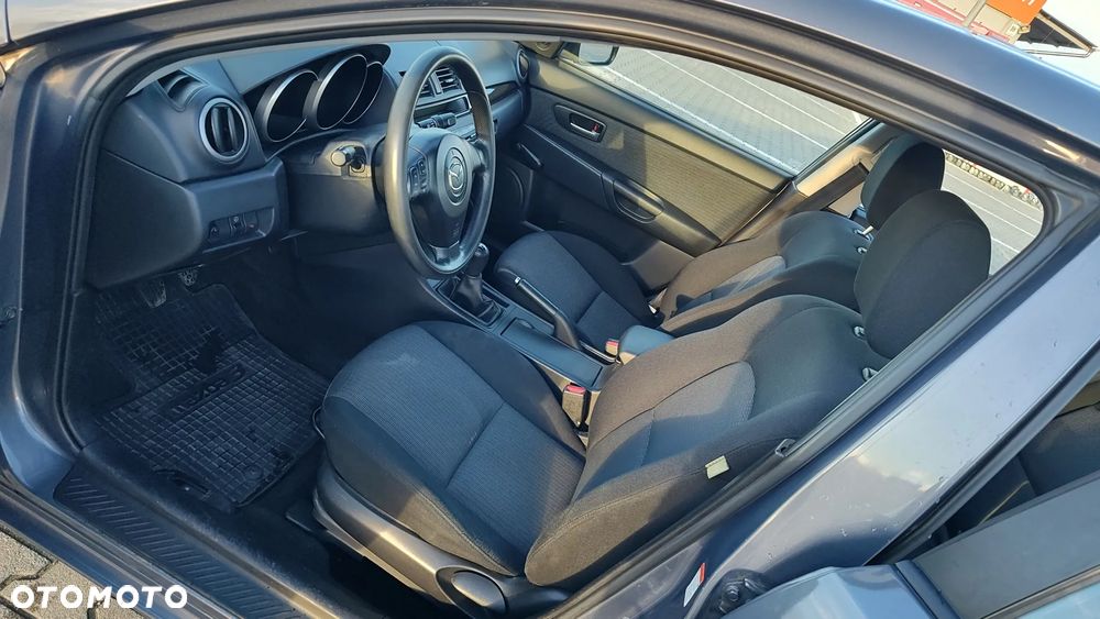 Mazda 3 2.0 Active + - 11