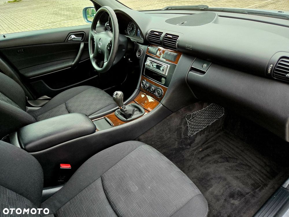 Mercedes-Benz Klasa C 180 Kompressor Classic Sport Edition - 21