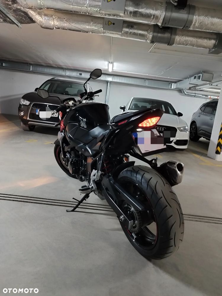 Suzuki GSR - 28