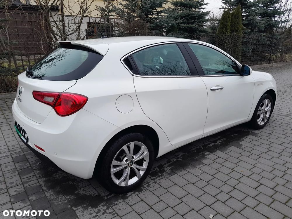 Alfa Romeo Giulietta 1.6 JTDM Veloce - 4