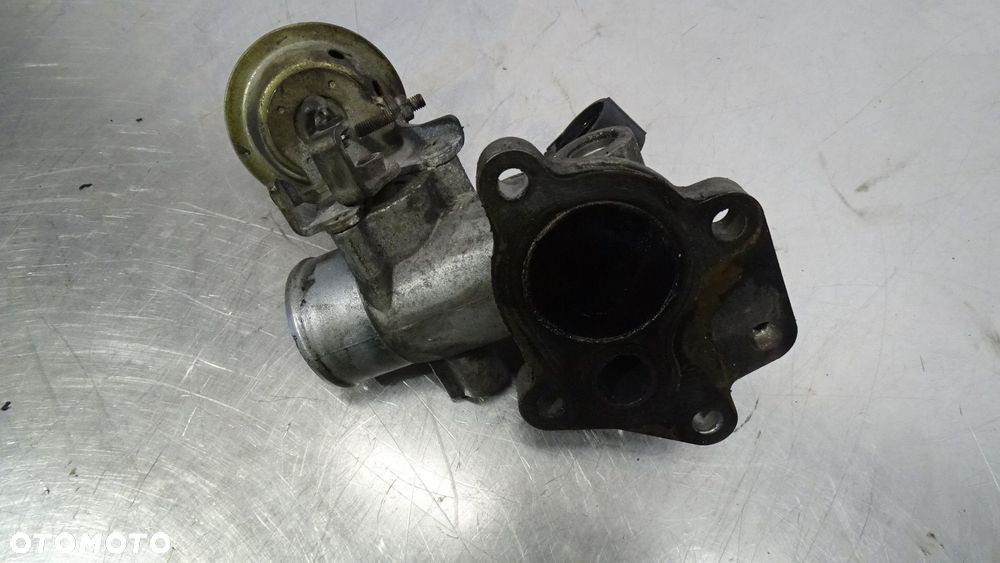 PRZEPUSTNICA TOYOTA YARIS I LIFT 1.4 - 1