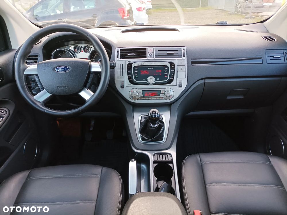 Ford Kuga 2.0 TDCi 4x4 Titanium - 32