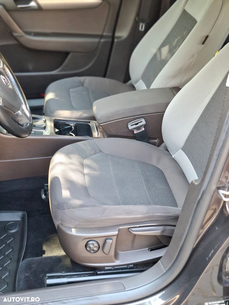 Volkswagen Passat 2.0 TDI Blue TDI Comfortline - 23