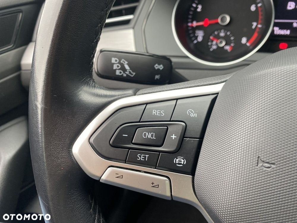 Volkswagen Passat - 19