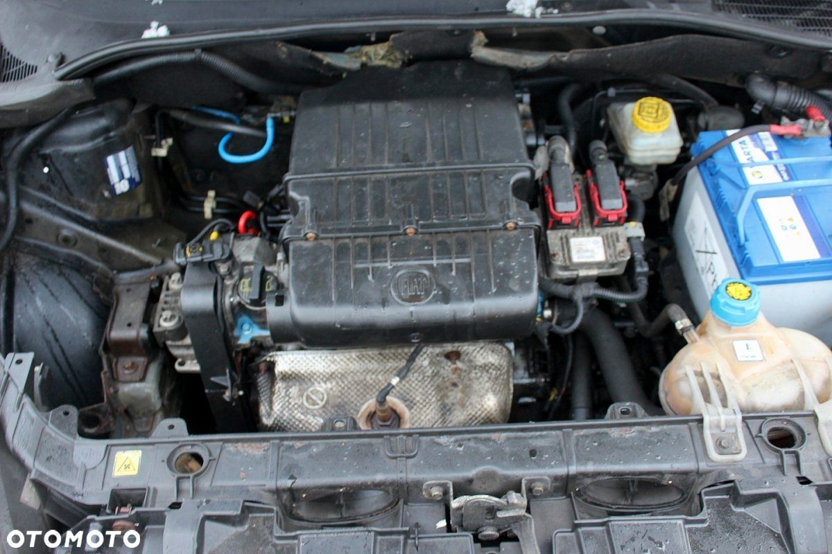 Fiat Grande Punto 2009 1.2i 199A4000 HB3D (MASKA, ZDERZAK, LAMPA, BŁOTNIK, DRZWI, SZYBA, FOTEL) - 7