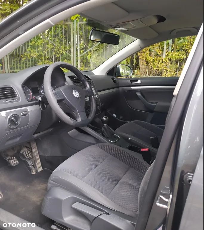 Volkswagen Jetta - 4