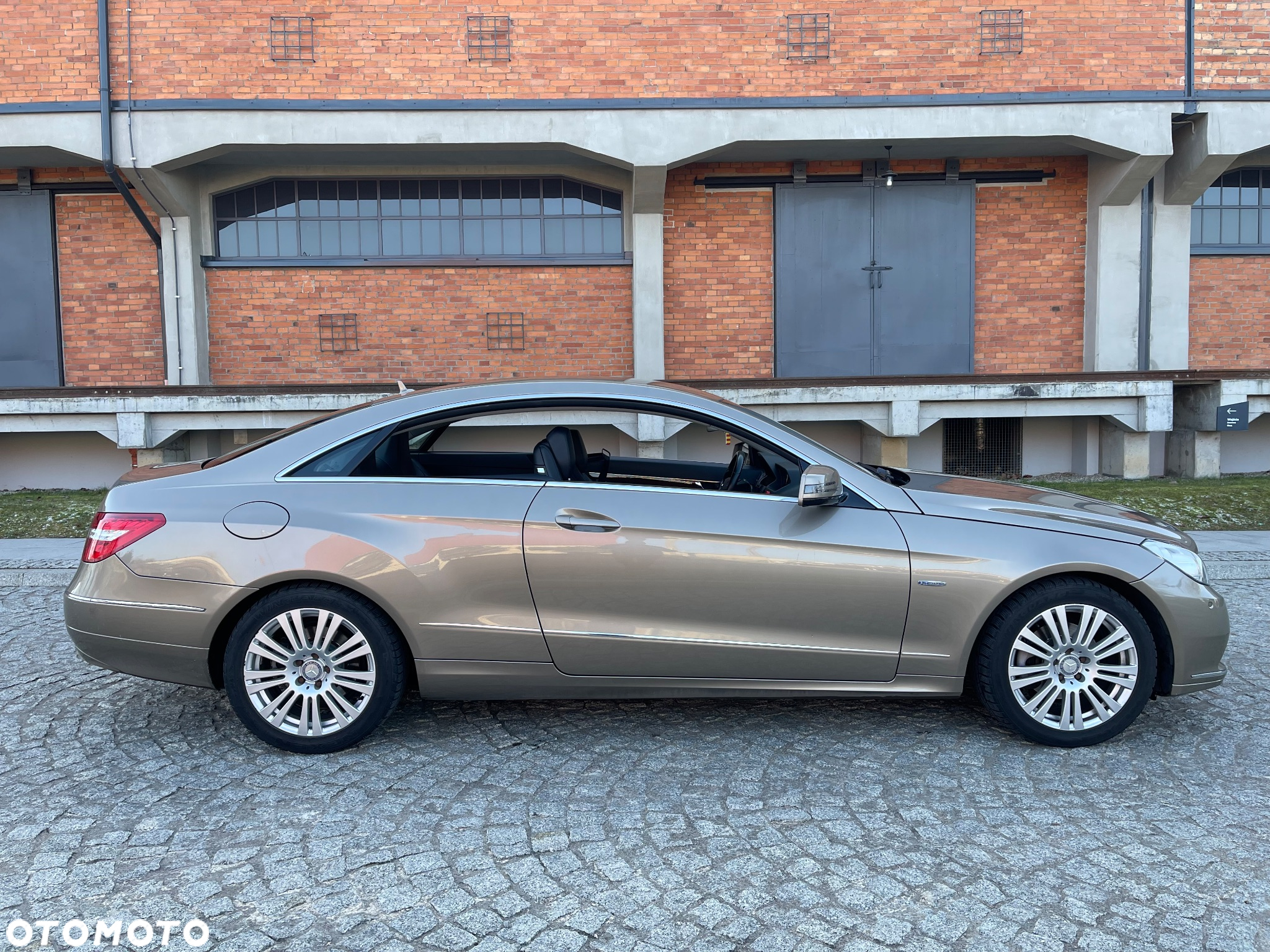 Mercedes-Benz Klasa E 200 CGI Coupe BlueEFFICIENCY Automatik Elegance - 20
