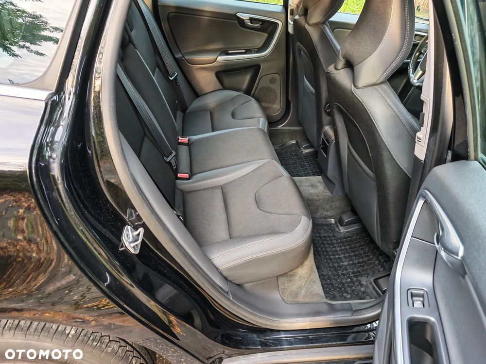 Volvo XC 60 2.4D AWD Momentum - 7
