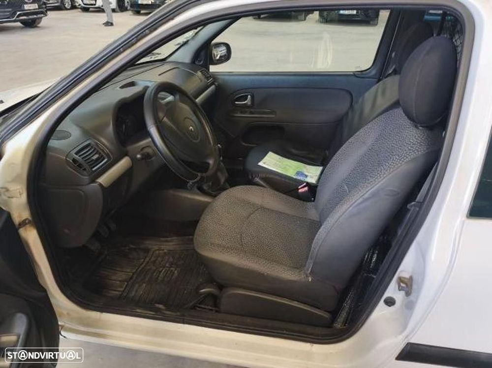 Renault Clio Van - 4