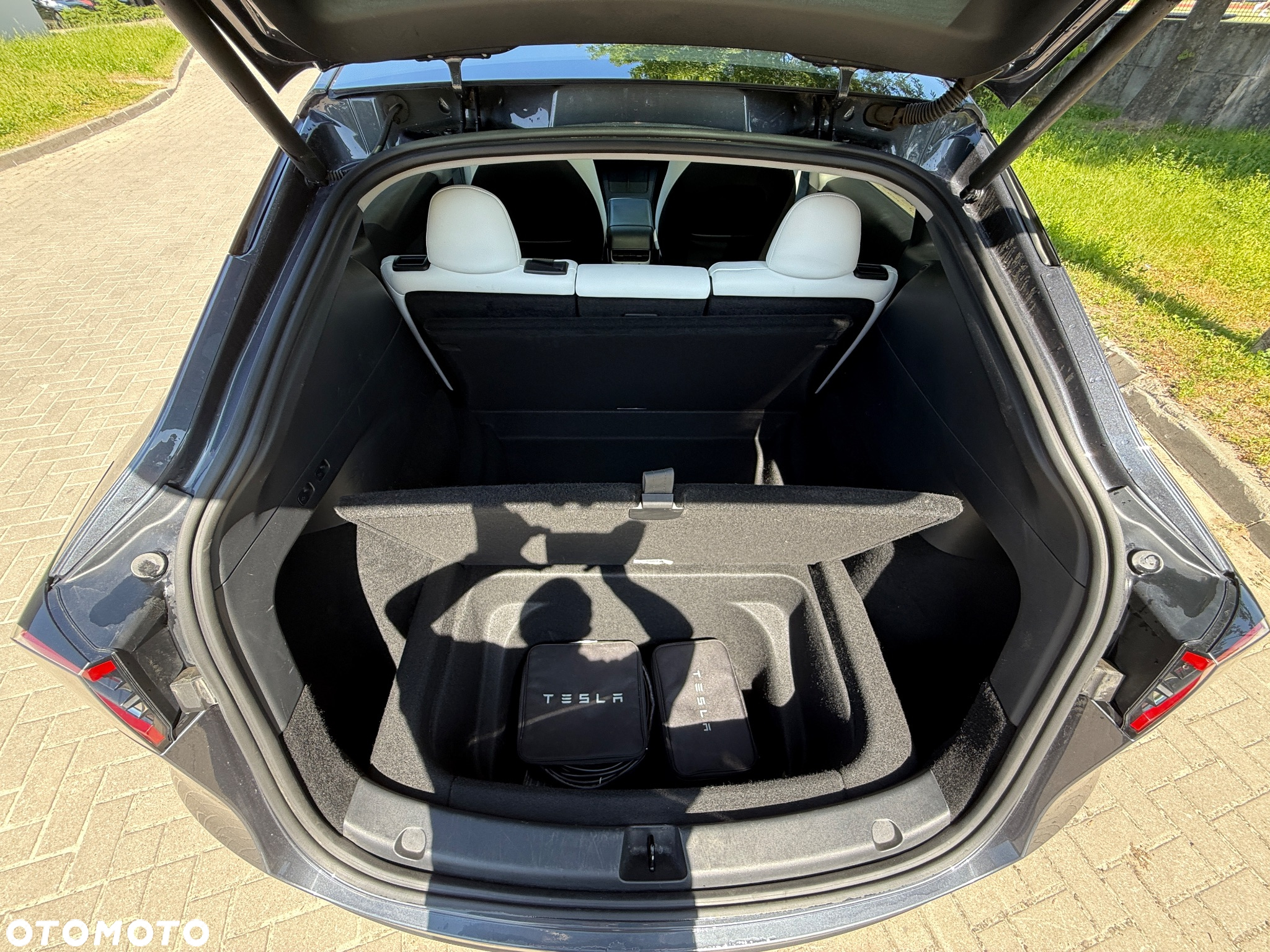 Tesla Y Long Range AWD - 14