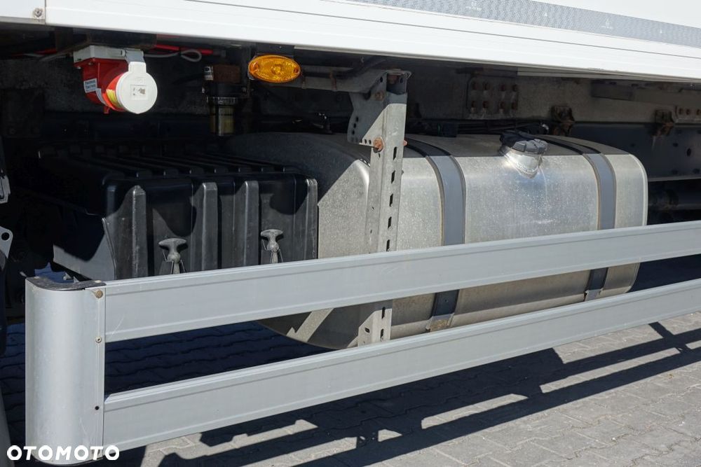 DAF LF 320 EURO 6/ CHŁODNIA PLASTOBLOK / CARRIER SUPRA 850Mt / AUTOMAT / DRZWI / WINDA ZAŁADUNKOWA - 12