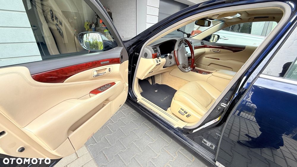 Lexus LS - 19