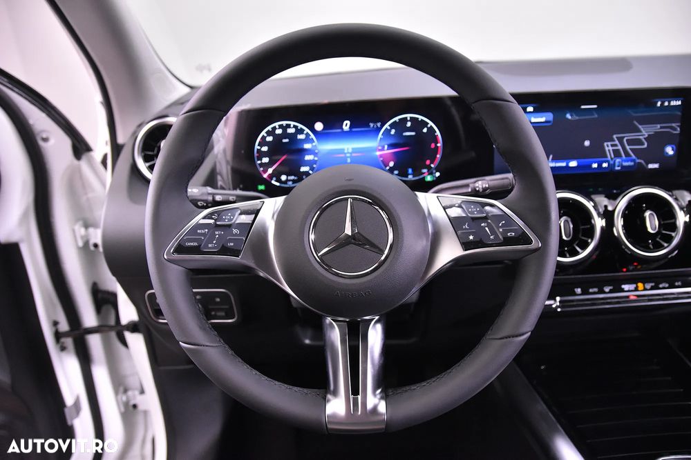 Mercedes-Benz GLA - 16