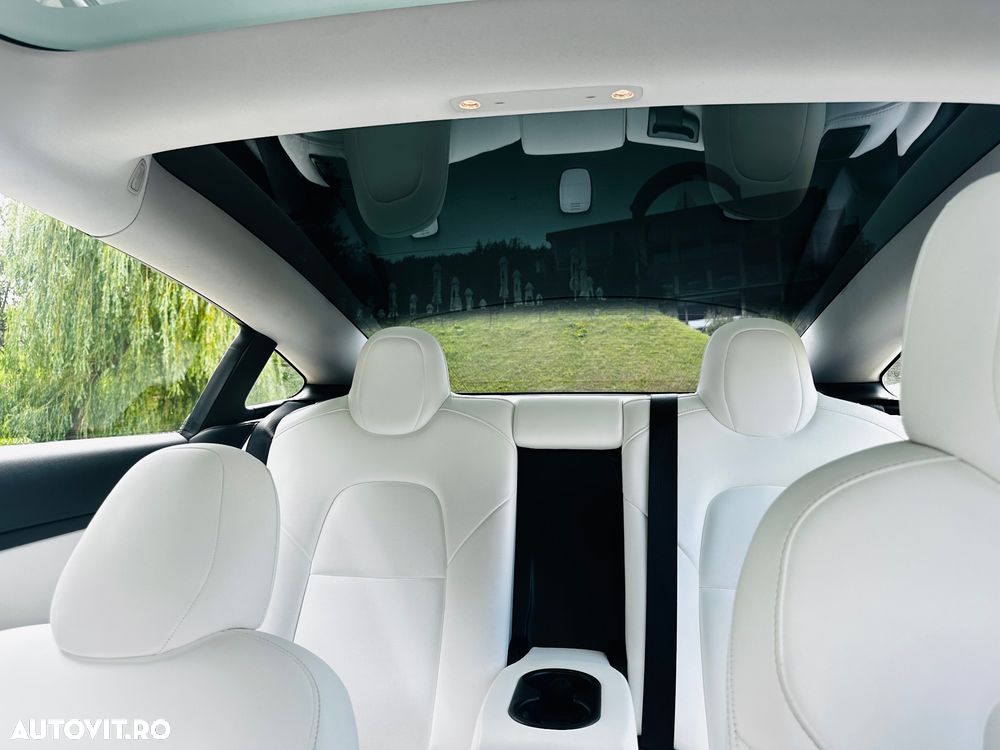Tesla Model 3 - 8